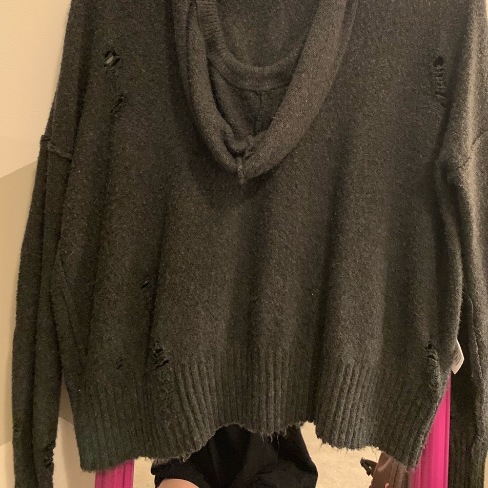 AMERICAN EAGLE Black Ripped Women’s Sweatshirt